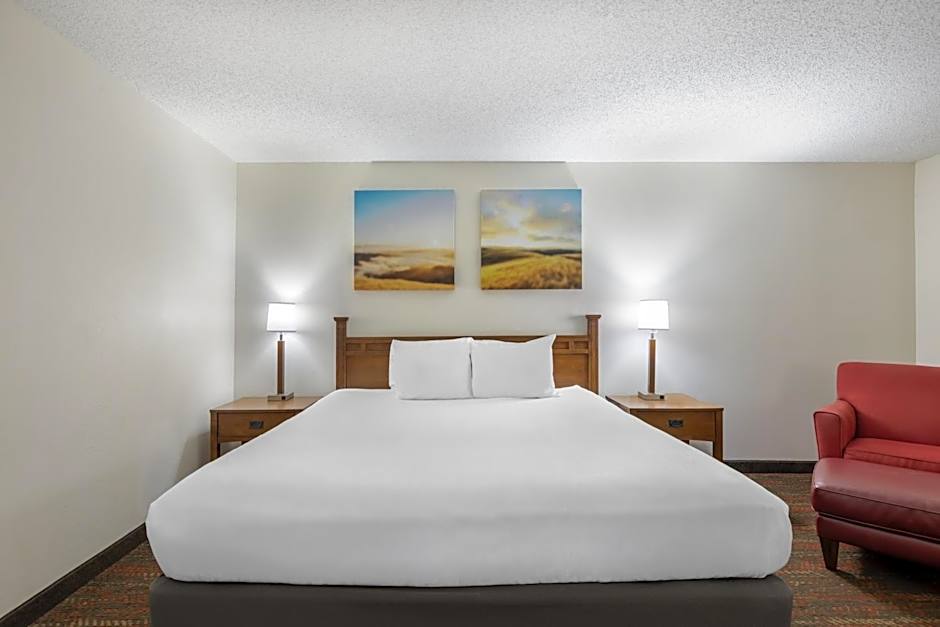 Photo 1 of 5 of 1 King Bed, 2nd Floor