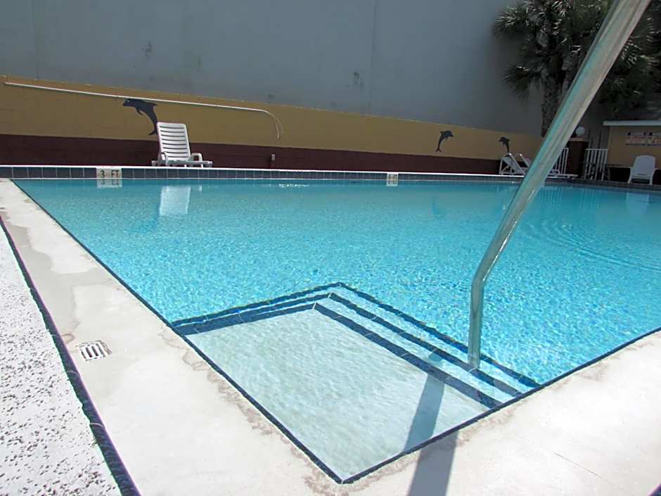 Howard Johnson by Wyndham Ft. Myers FL