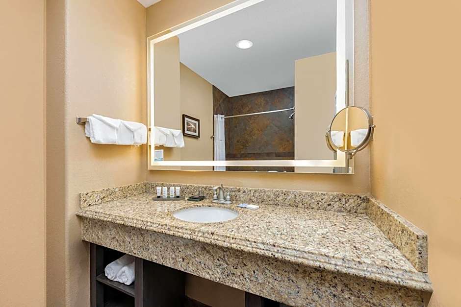 La Quinta Inn & Suites by Wyndham Marble Falls