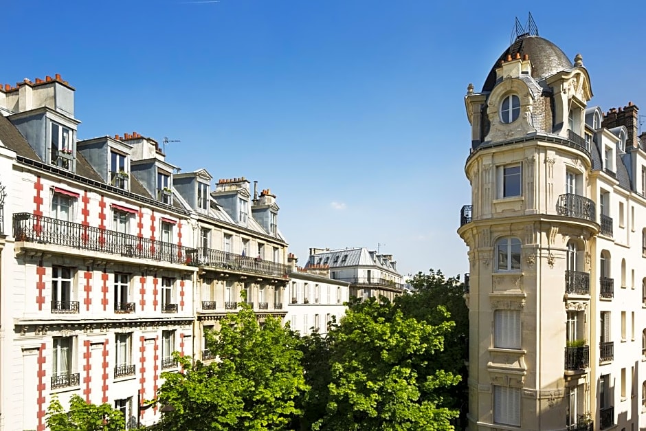 Hotel Du Mont Dore Batignolles