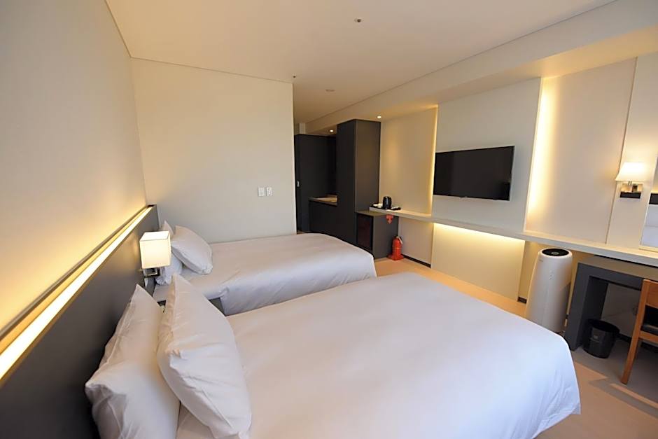 Geoje Artnouveau Suite Hotel