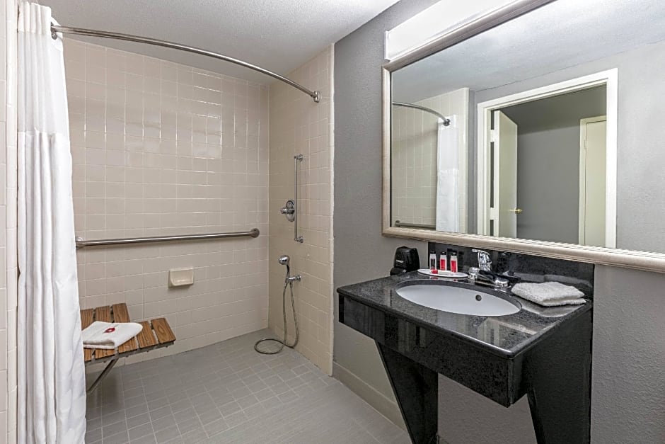 Ramada by Wyndham Texarkana