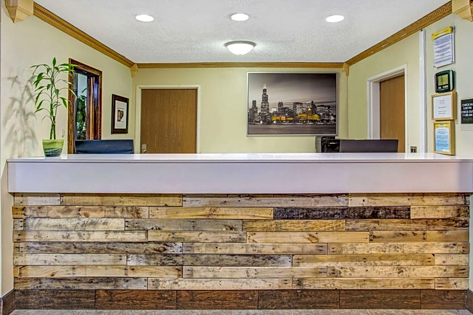 Days Inn by Wyndham Great Lakes - N. Chicago