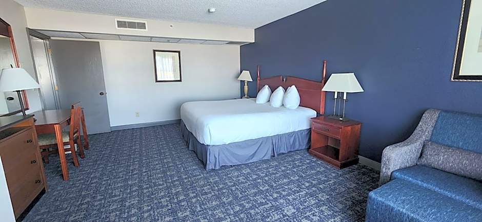 Photo 1 of 6 of Executive Suite