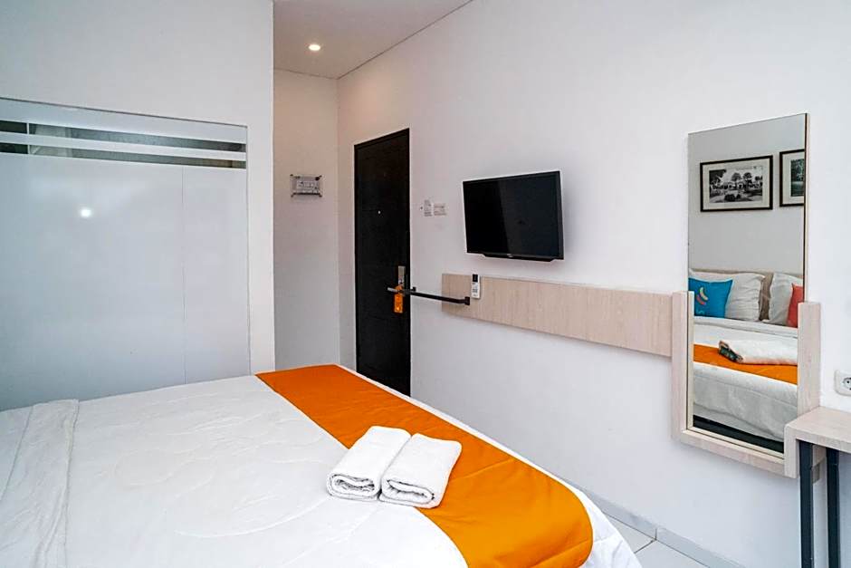 Sans Hotel FiFFa Premiere Malang