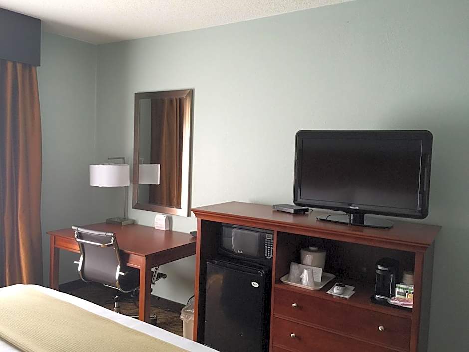 Baymont by Wyndham Braselton / Winder