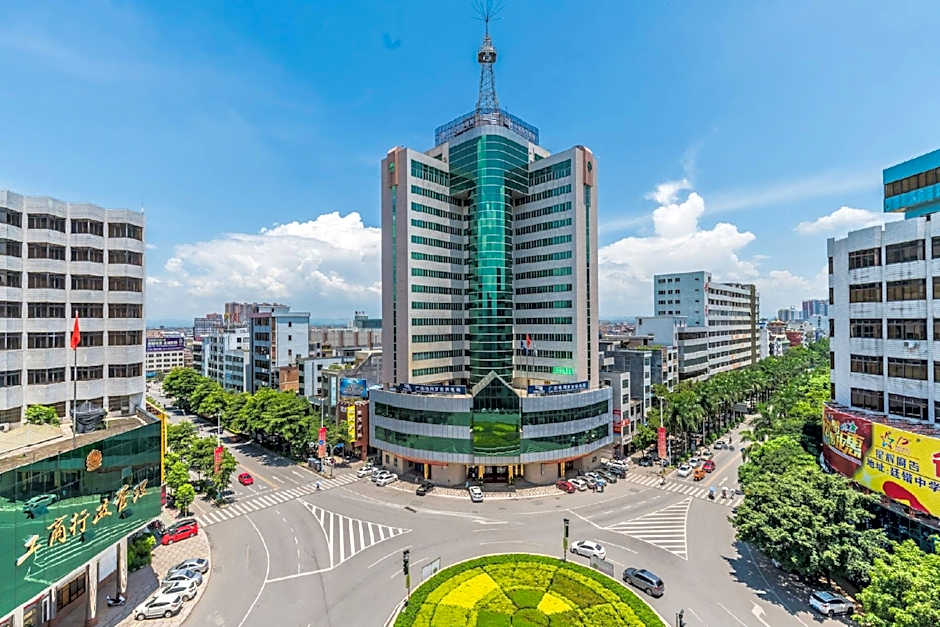 7 Days Inn Yunfu Luoding Central
