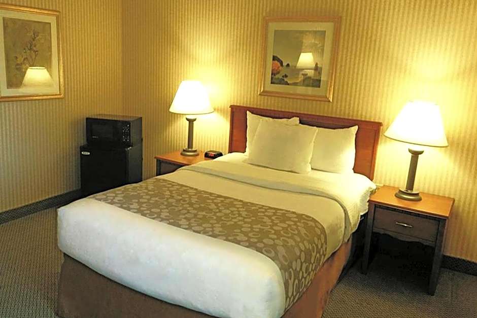 La Quinta Inn & Suites by Wyndham Detroit Southgate