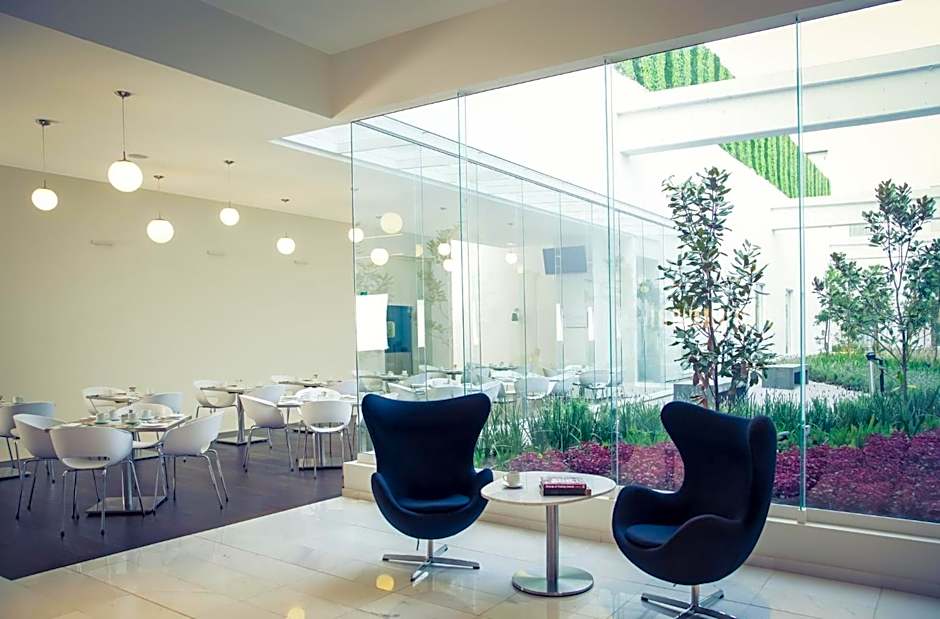 Fiesta Inn Plaza Central Aeropuerto