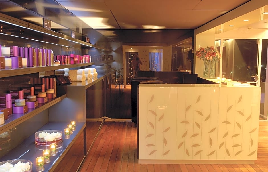 Elounda Beach Hotel & Villas, a Member of the Leading Hotels of the Wo