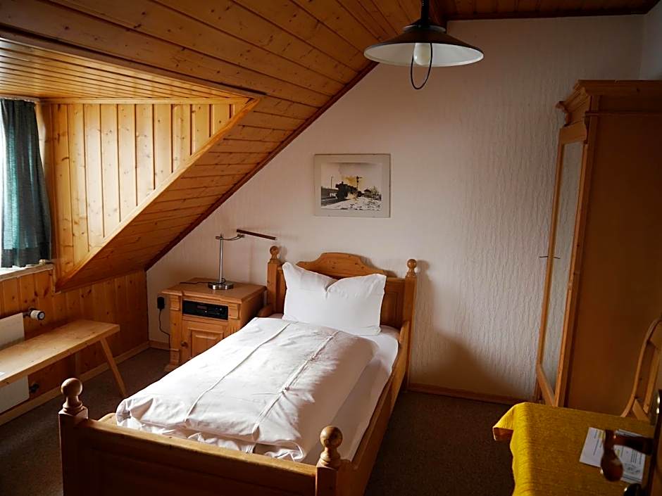 Hotel-Gasthof-Destille-Eisenbahn