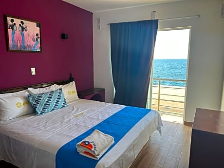 1 King Bed, Sea View