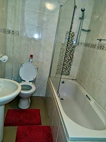 Double Room with bath & shower