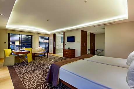 Junior Suite with Partial Sea View