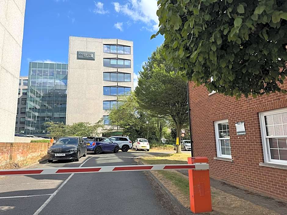 Stylish Modern 1-Bed Apartment in Prime Solihull Town Centre