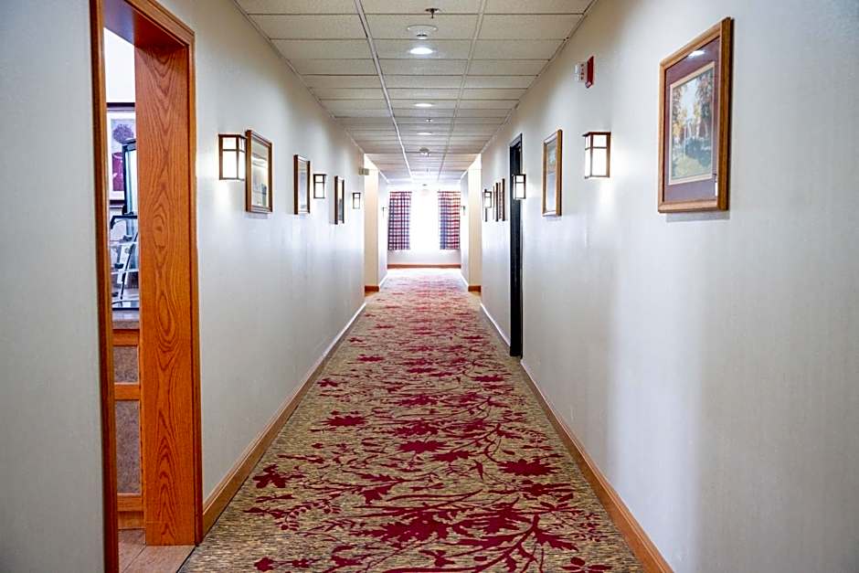 Coshocton Village Inn & Suites