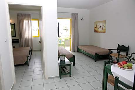 One-Bedroom Apartment with Mountain or Pool View