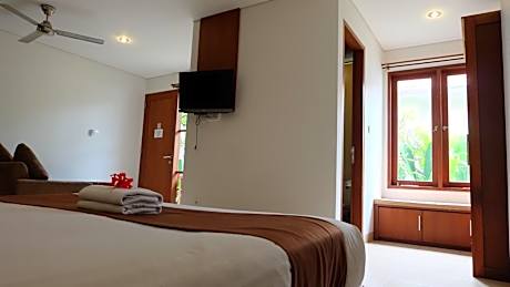 King Studio with Sofa Bed