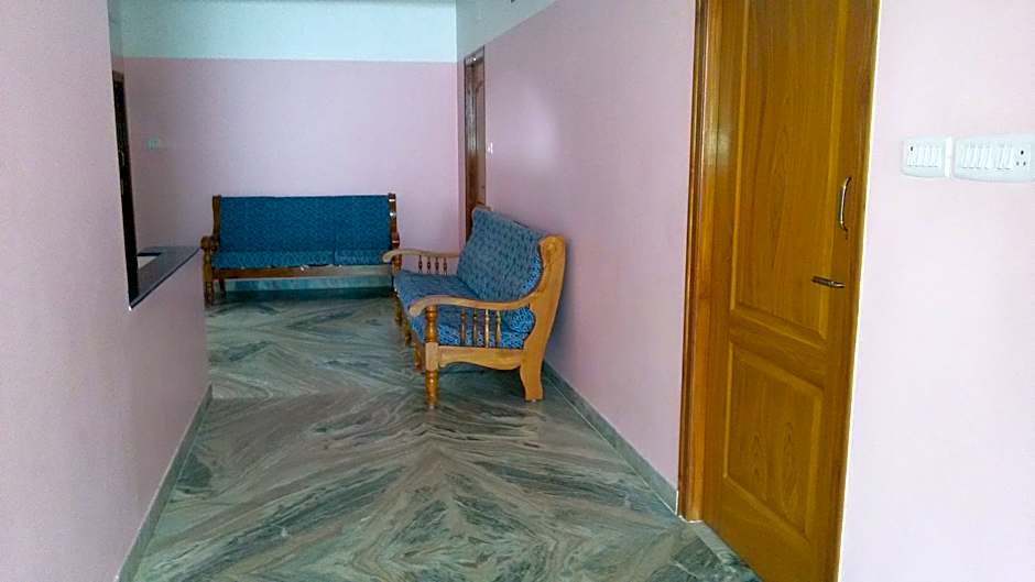 Hotel Saravana Grand