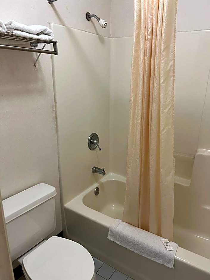 Garden Inn & Suites
