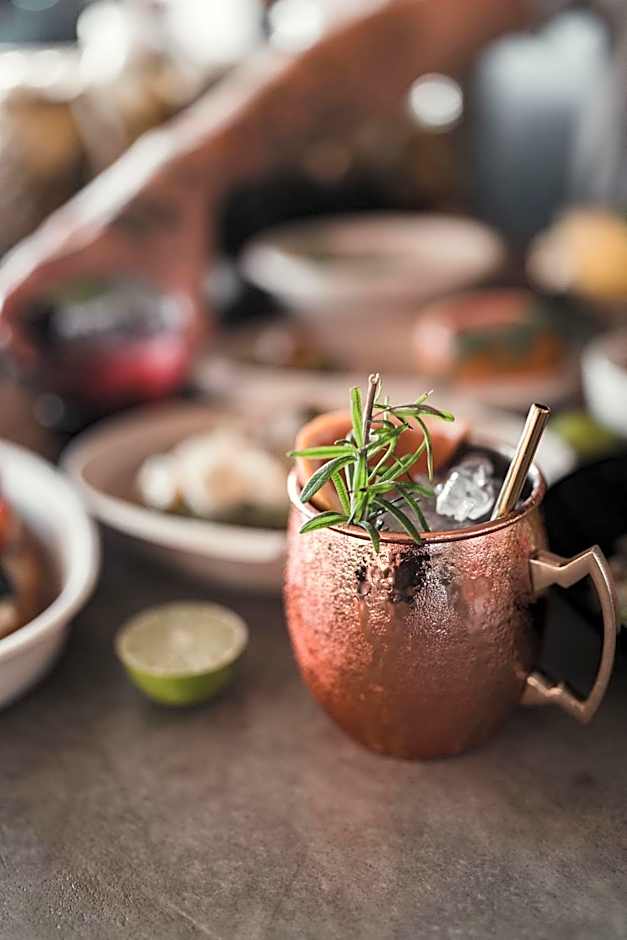 Sunrock Hotel & Suites