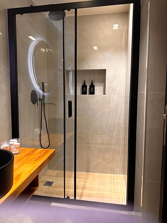 Triple A - Family hospitality Near Ermou - FREE Parking!