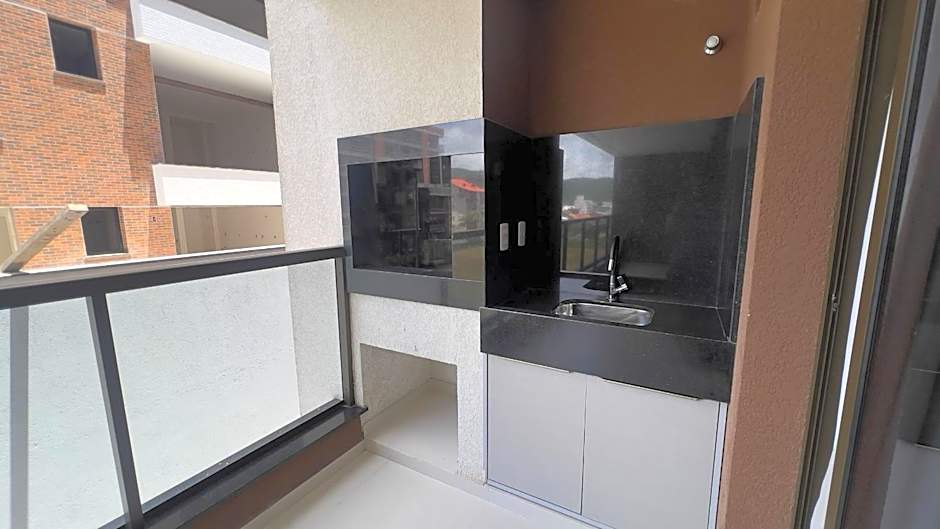 Recanto dos Girassóis 203 - Excelente apartamento 2 quartos em prédio com piscina - à 200m do mar - (Consultar serviços de roupa de cama e banho)