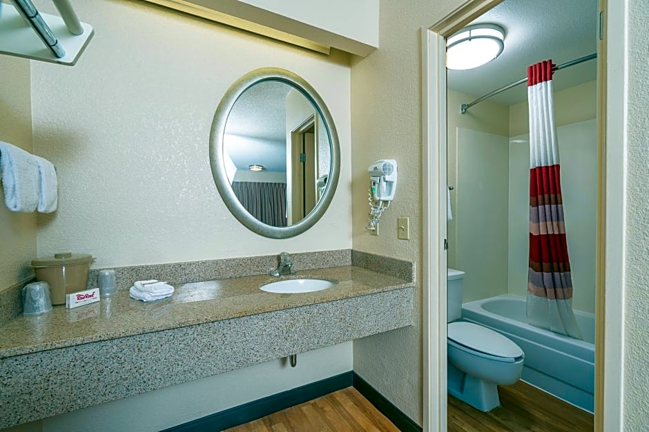 Red Roof Inn Detroit - Roseville/ St Clair Shores