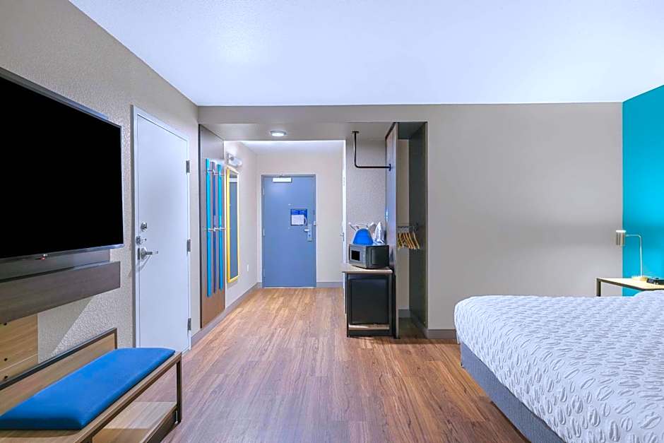 Tru By Hilton Lathrop, CA