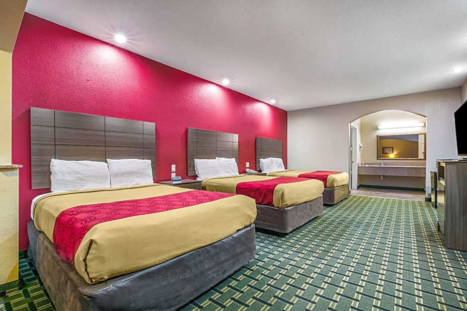 Econo Lodge Inn & Suites