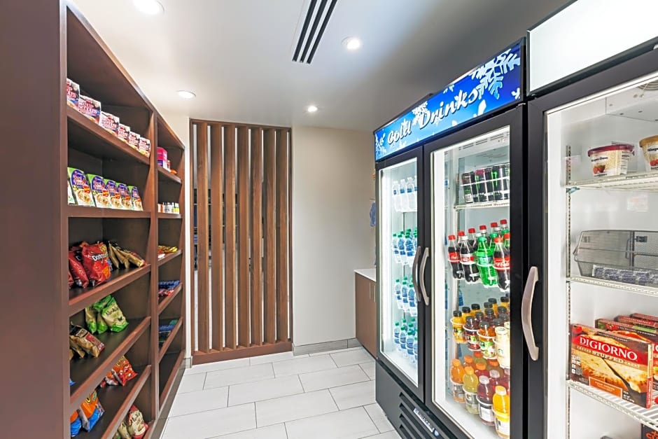 Holiday Inn Express & Suites Tulsa South - Woodland Hills, an IHG Hotel
