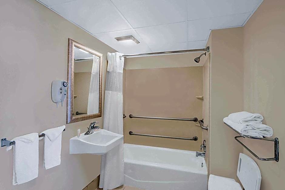 Days Inn by Wyndham Springfield/Phil.Intl Airport