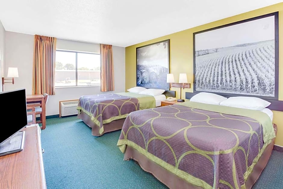 Super 8 by Wyndham Oelwein