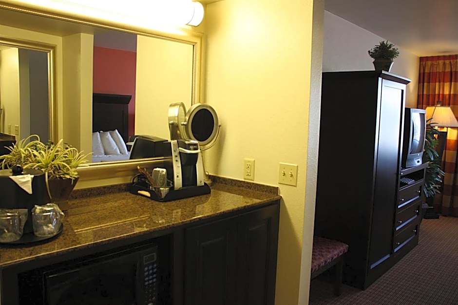 Ramada by Wyndham Viscount Suites Tucson East