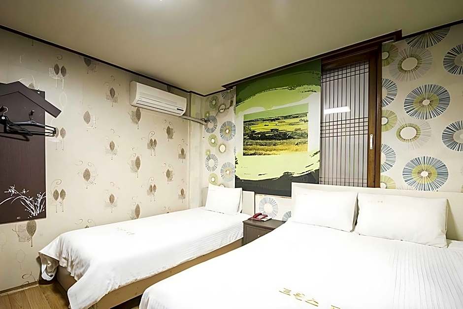Twins Hotel