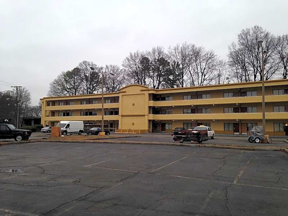 DIAMOND INN & SUITES