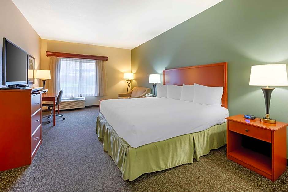 Photo 1 of 9 of 1 Queen Bed