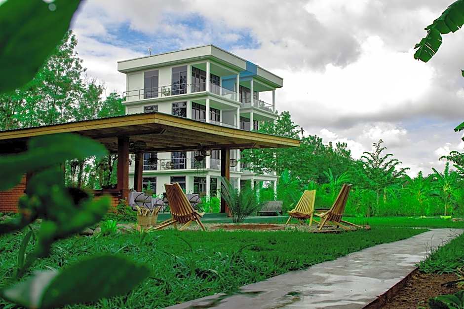 Shose Farmhouse Chalets & Campsite