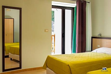 Standard Twin Room with Mountain View