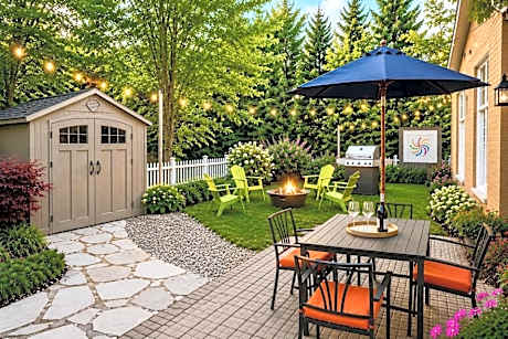 Downtown Picton Retreat - Near Sandbanks and Wineries