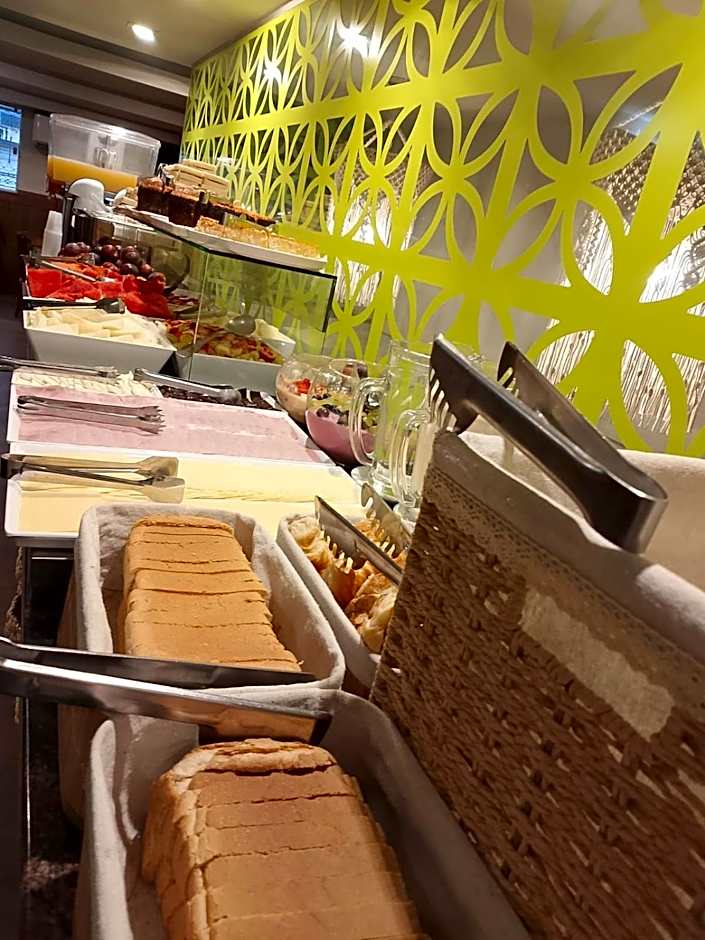 Downtown Santana Hotel