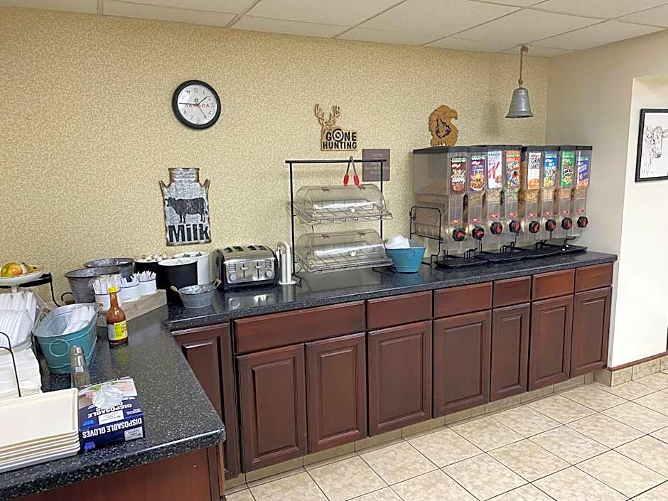 Ramada by Wyndham Angola/Fremont Area