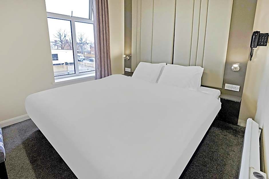 OYO The Baltimore Hotel