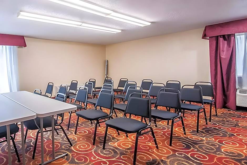 Quality Inn & Suites Kansas City I-435n Near Sports Complex