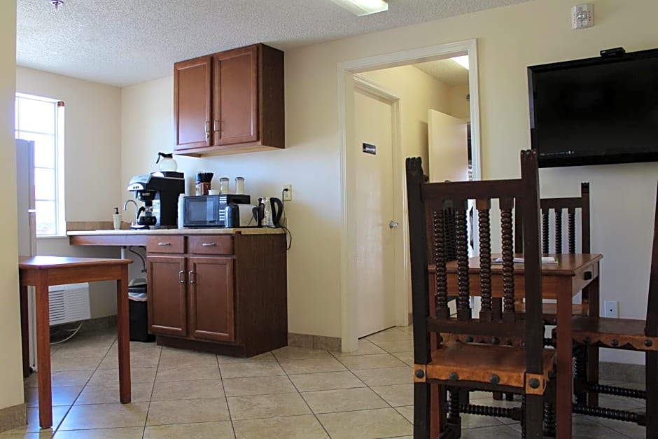 Carom Inn a Travelodge by Wyndham Denham Springs-Baton Rouge