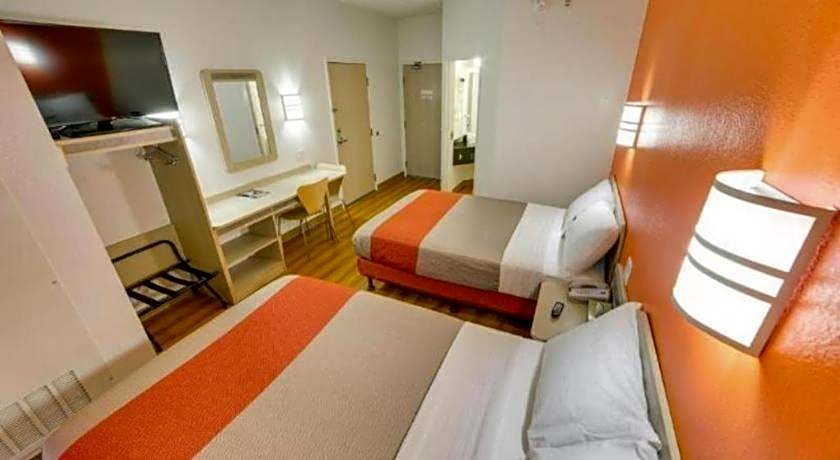 Motel 6-Brampton, ON - Toronto