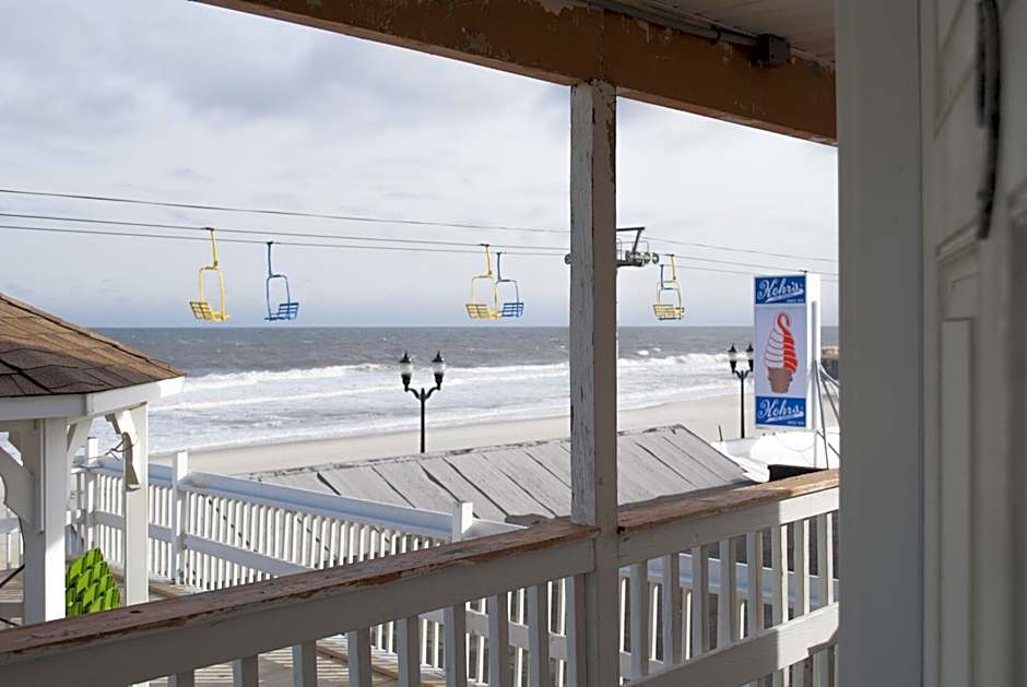 Boardwalk Hotel Charlee & Apartments Beach Hotel Oceanfront