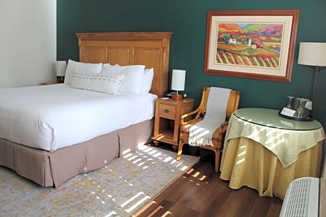 ADA Accessible King Room (1 King Bed)