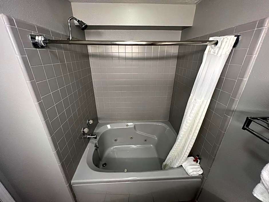 Greenfield Inn & Suites Elizabethtown, KY I65 Exit 94