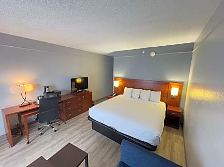 1 King Bed Mobility Accessible Room Bathtub w/ Grab Bars Non-Smoking